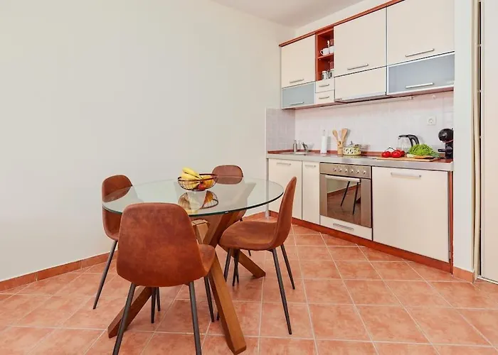 Well Located 1Bedroom In The Heart Of The Old Town