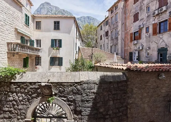 Well Located 1Bedroom In The Heart Of The Old Town
