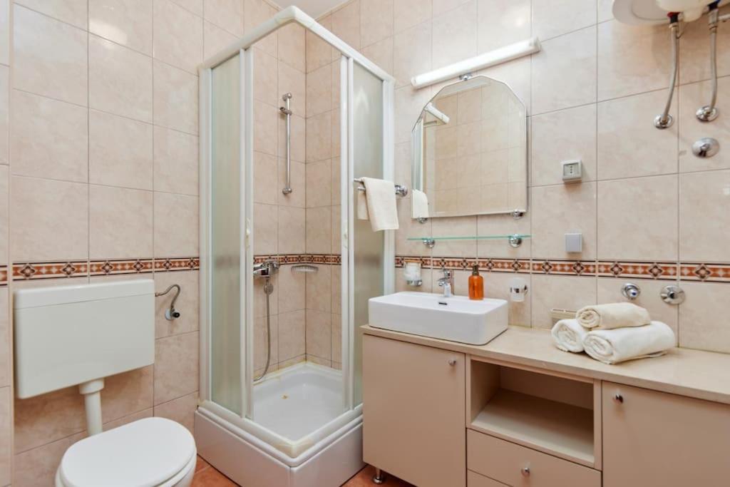Well Located 1bedroom In The Heart Of The Old Town
