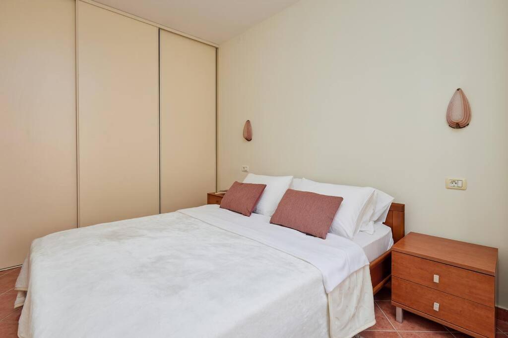 Well Located 1bedroom In The Heart Of The Old Town * 科托尔
